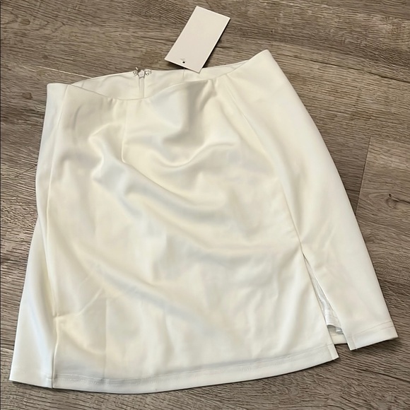 NWT Wdirara Elegant White Skirt SZ XS - Picture 1 of 9